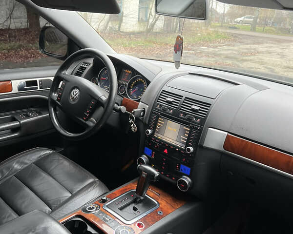 Черный Фольксваген Туарег, объемом двигателя 3 л и пробегом 325 тыс. км за 5900 $, фото 11 на Automoto.ua