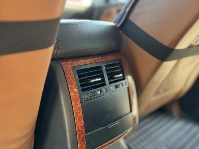 Черный Фольксваген Туарег, объемом двигателя 3 л и пробегом 270 тыс. км за 9990 $, фото 8 на Automoto.ua