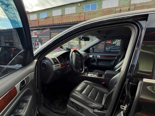 Черный Фольксваген Туарег, объемом двигателя 3.2 л и пробегом 320 тыс. км за 6600 $, фото 5 на Automoto.ua