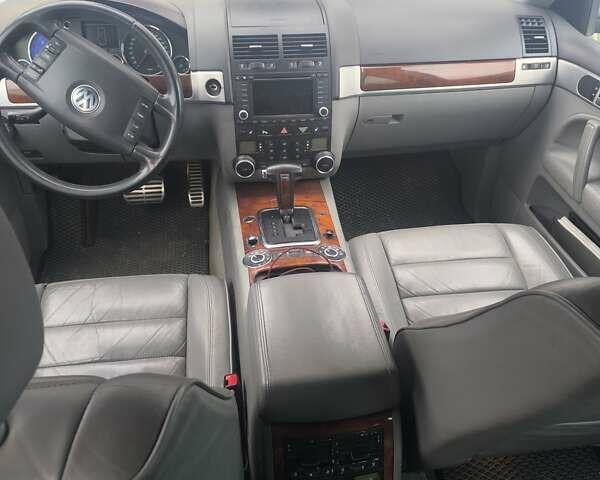 Чорний Фольксваген Туарег, об'ємом двигуна 4.9 л та пробігом 370 тис. км за 8700 $, фото 3 на Automoto.ua