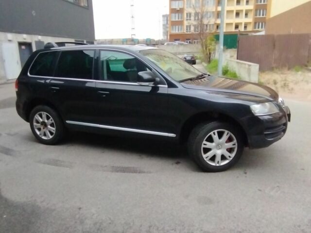Чорний Фольксваген Туарег, об'ємом двигуна 3 л та пробігом 326 тис. км за 5500 $, фото 2 на Automoto.ua