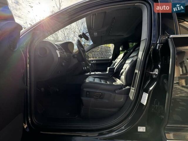 Черный Фольксваген Туарег, объемом двигателя 3 л и пробегом 187 тыс. км за 12000 $, фото 13 на Automoto.ua