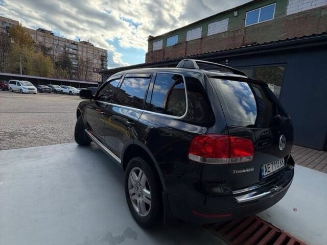 Черный Фольксваген Туарег, объемом двигателя 3.2 л и пробегом 320 тыс. км за 6600 $, фото 4 на Automoto.ua