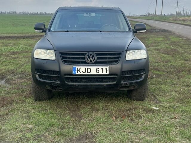 Чорний Фольксваген Туарег, об'ємом двигуна 3 л та пробігом 326 тис. км за 4800 $, фото 1 на Automoto.ua