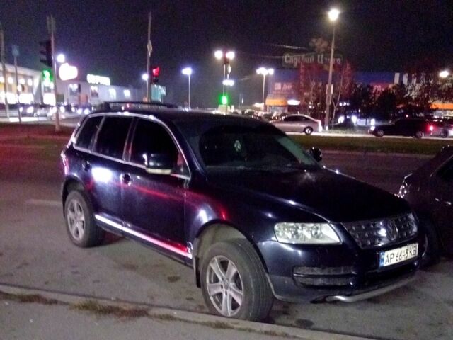 Черный Фольксваген Туарег, объемом двигателя 2.5 л и пробегом 351 тыс. км за 7500 $, фото 1 на Automoto.ua