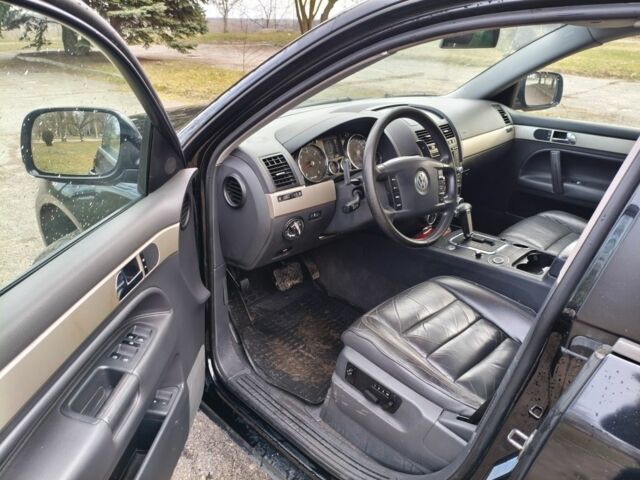 Черный Фольксваген Туарег, объемом двигателя 3 л и пробегом 300 тыс. км за 6500 $, фото 9 на Automoto.ua