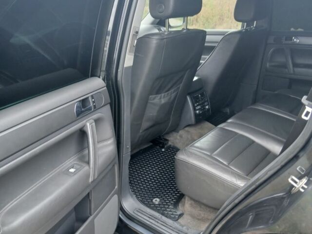 Черный Фольксваген Туарег, объемом двигателя 3 л и пробегом 408 тыс. км за 10500 $, фото 7 на Automoto.ua