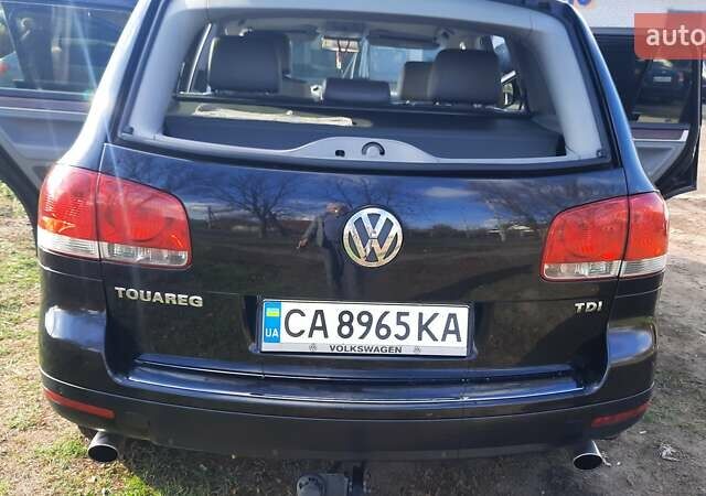 Черный Фольксваген Туарег, объемом двигателя 2.46 л и пробегом 245 тыс. км за 8500 $, фото 5 на Automoto.ua