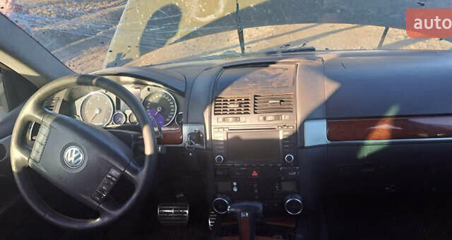 Черный Фольксваген Туарег, объемом двигателя 4.92 л и пробегом 210 тыс. км за 2999 $, фото 4 на Automoto.ua