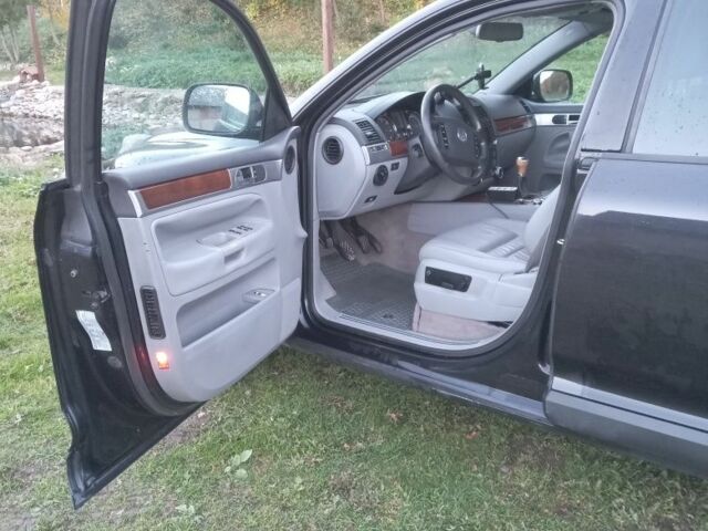 Черный Фольксваген Туарег, объемом двигателя 0 л и пробегом 281 тыс. км за 4500 $, фото 2 на Automoto.ua