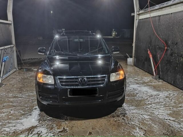 Черный Фольксваген Туарег, объемом двигателя 2.5 л и пробегом 345 тыс. км за 4720 $, фото 3 на Automoto.ua