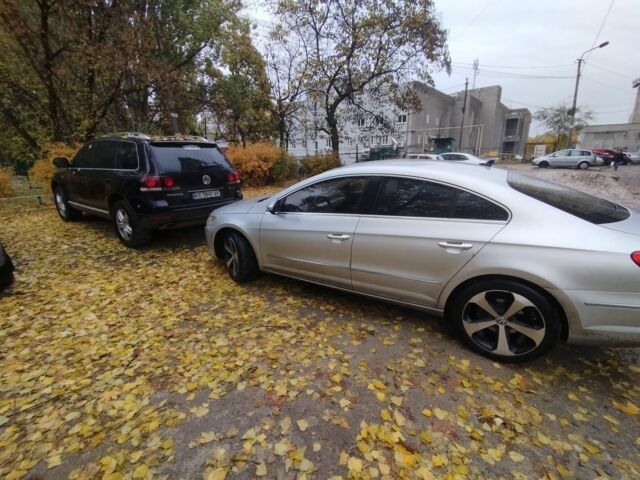 Черный Фольксваген Туарег, объемом двигателя 4.9 л и пробегом 300 тыс. км за 7300 $, фото 1 на Automoto.ua