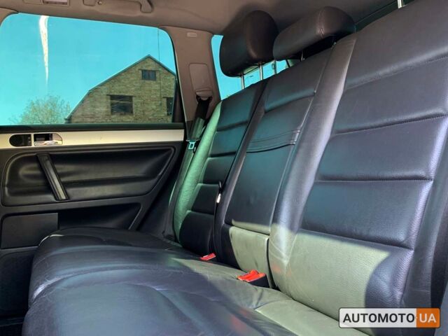 Черный Фольксваген Туарег, объемом двигателя 3 л и пробегом 268 тыс. км за 9999 $, фото 17 на Automoto.ua