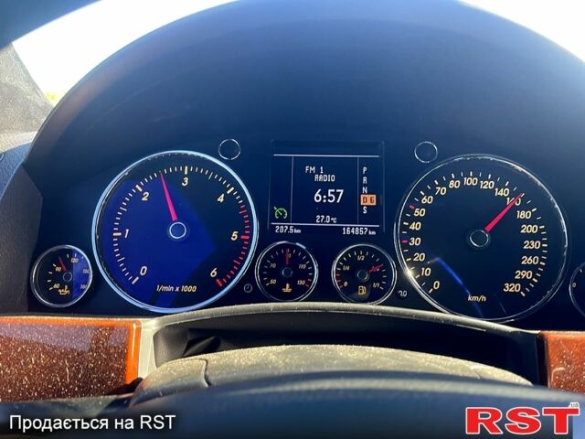 Черный Фольксваген Туарег, объемом двигателя 5 л и пробегом 168 тыс. км за 6300 $, фото 7 на Automoto.ua