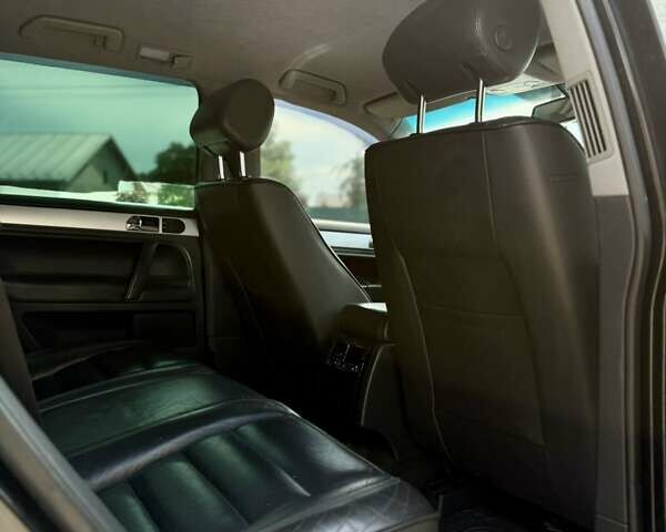 Черный Фольксваген Туарег, объемом двигателя 2.97 л и пробегом 260 тыс. км за 9500 $, фото 3 на Automoto.ua