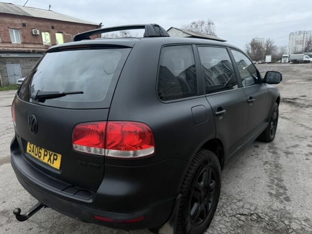 Черный Фольксваген Туарег, объемом двигателя 3 л и пробегом 277 тыс. км за 4300 $, фото 4 на Automoto.ua