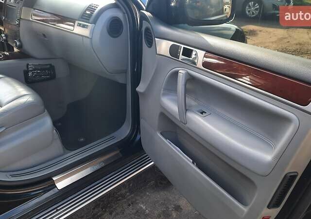 Черный Фольксваген Туарег, объемом двигателя 2.46 л и пробегом 245 тыс. км за 8500 $, фото 14 на Automoto.ua