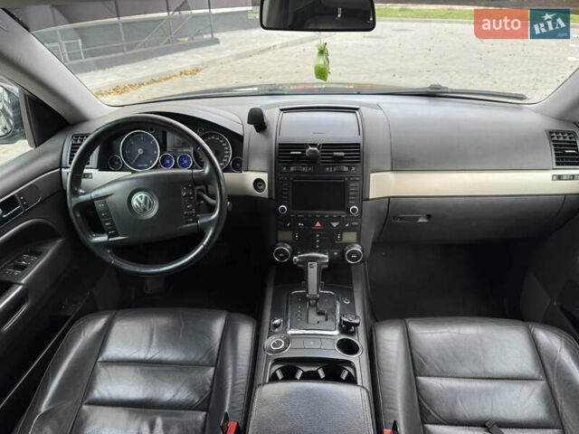 Черный Фольксваген Туарег, объемом двигателя 2.97 л и пробегом 325 тыс. км за 8850 $, фото 24 на Automoto.ua