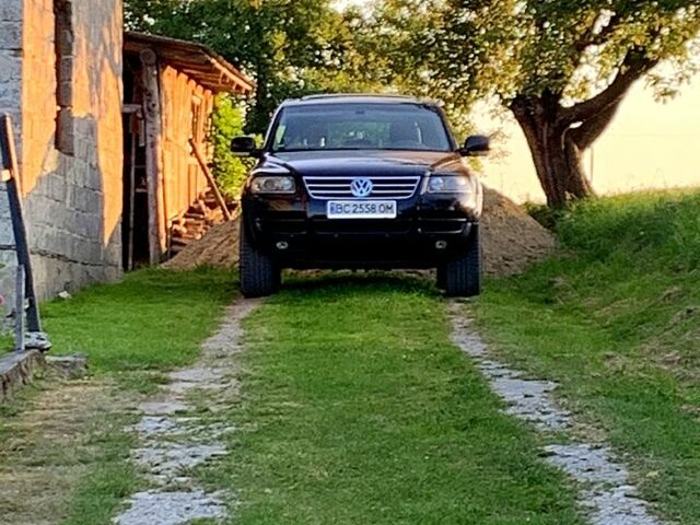 Черный Фольксваген Туарег, объемом двигателя 3 л и пробегом 200 тыс. км за 13000 $, фото 7 на Automoto.ua