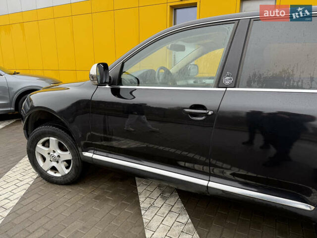 Черный Фольксваген Туарег, объемом двигателя 2.97 л и пробегом 329 тыс. км за 9500 $, фото 12 на Automoto.ua