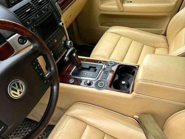 Чорний Фольксваген Туарег, об'ємом двигуна 5 л та пробігом 110 тис. км за 5000 $, фото 1 на Automoto.ua