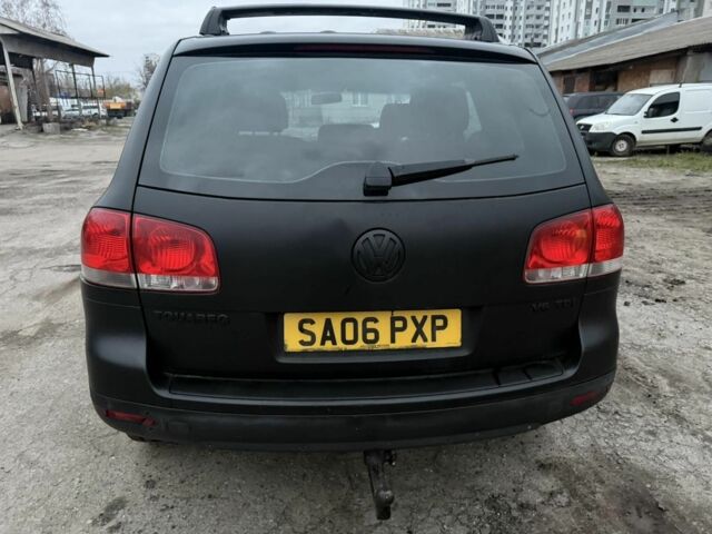 Черный Фольксваген Туарег, объемом двигателя 3 л и пробегом 277 тыс. км за 4300 $, фото 5 на Automoto.ua