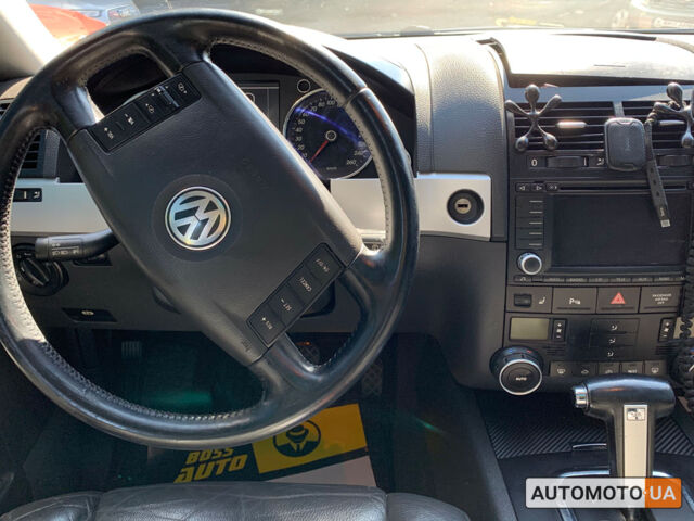 Черный Фольксваген Туарег, объемом двигателя 3 л и пробегом 268 тыс. км за 9999 $, фото 13 на Automoto.ua