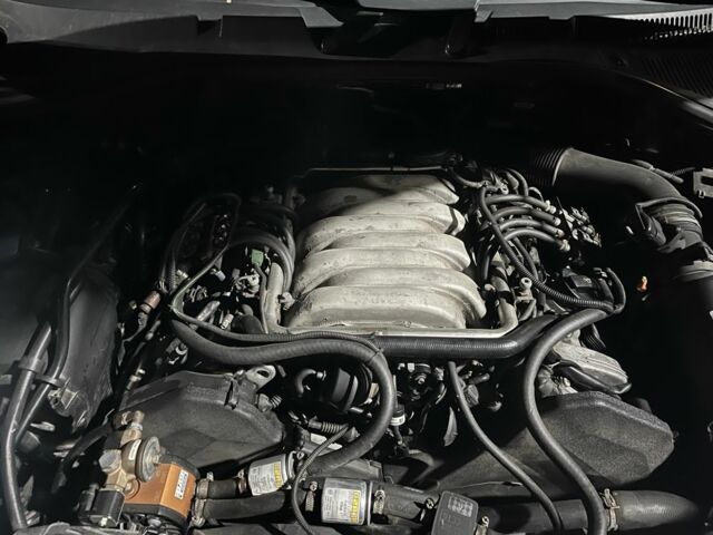 Черный Фольксваген Туарег, объемом двигателя 4.2 л и пробегом 250 тыс. км за 7777 $, фото 1 на Automoto.ua