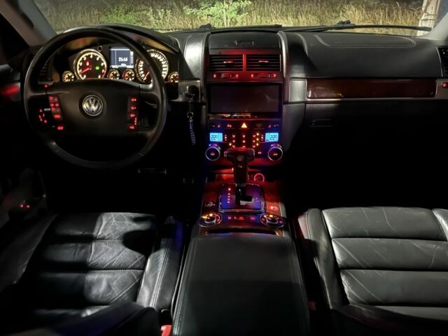 Черный Фольксваген Туарег, объемом двигателя 4.2 л и пробегом 250 тыс. км за 9999 $, фото 2 на Automoto.ua