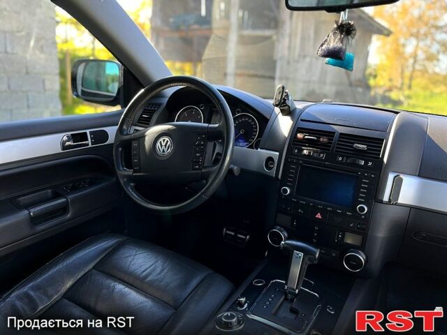 Черный Фольксваген Туарег, объемом двигателя 3 л и пробегом 200 тыс. км за 13000 $, фото 11 на Automoto.ua