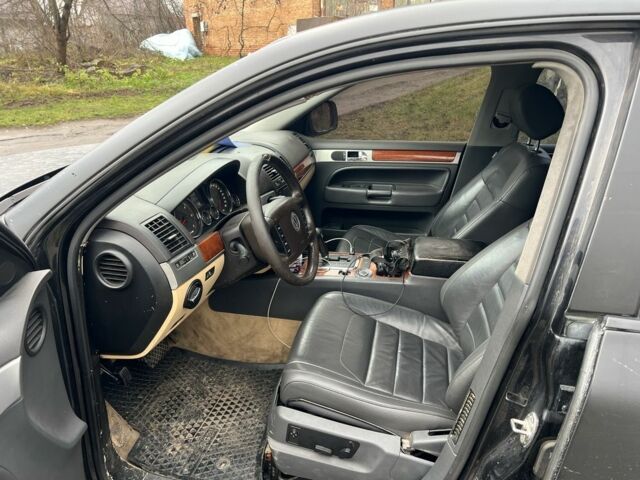 Черный Фольксваген Туарег, объемом двигателя 3 л и пробегом 496 тыс. км за 4250 $, фото 8 на Automoto.ua