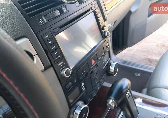 Черный Фольксваген Туарег, объемом двигателя 2.46 л и пробегом 245 тыс. км за 8500 $, фото 1 на Automoto.ua