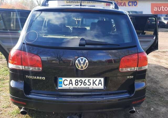 Черный Фольксваген Туарег, объемом двигателя 2.46 л и пробегом 245 тыс. км за 8500 $, фото 4 на Automoto.ua