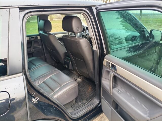 Черный Фольксваген Туарег, объемом двигателя 3 л и пробегом 300 тыс. км за 6500 $, фото 12 на Automoto.ua