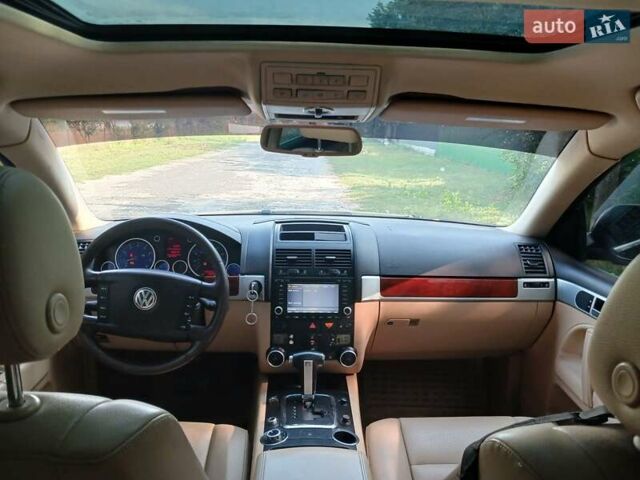 Черный Фольксваген Туарег, объемом двигателя 3.2 л и пробегом 280 тыс. км за 7700 $, фото 6 на Automoto.ua