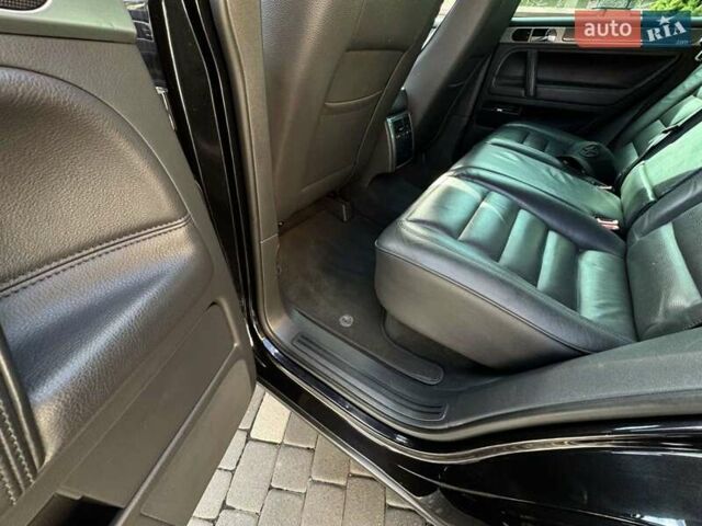 Черный Фольксваген Туарег, объемом двигателя 3 л и пробегом 187 тыс. км за 12000 $, фото 14 на Automoto.ua