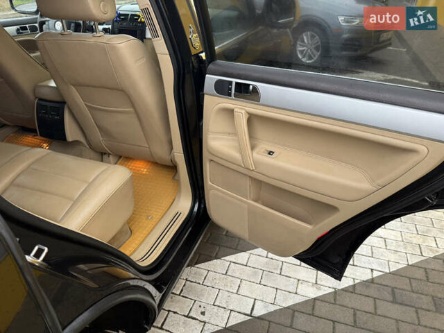 Черный Фольксваген Туарег, объемом двигателя 2.97 л и пробегом 329 тыс. км за 9500 $, фото 26 на Automoto.ua