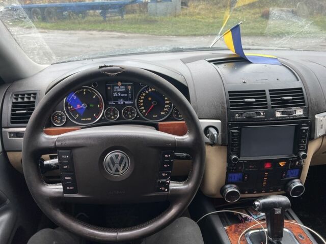 Черный Фольксваген Туарег, объемом двигателя 3 л и пробегом 496 тыс. км за 4250 $, фото 9 на Automoto.ua