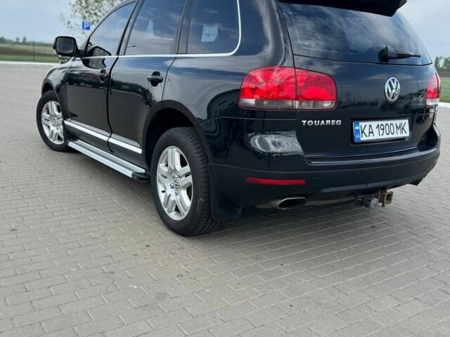 Черный Фольксваген Туарег, объемом двигателя 4.2 л и пробегом 318 тыс. км за 6500 $, фото 3 на Automoto.ua