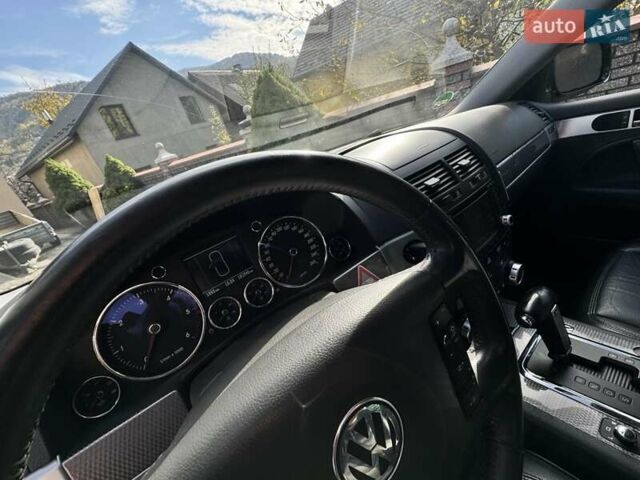 Черный Фольксваген Туарег, объемом двигателя 3 л и пробегом 187 тыс. км за 12000 $, фото 17 на Automoto.ua