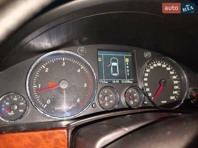 Чорний Фольксваген Туарег, об'ємом двигуна 3 л та пробігом 311 тис. км за 8600 $, фото 6 на Automoto.ua