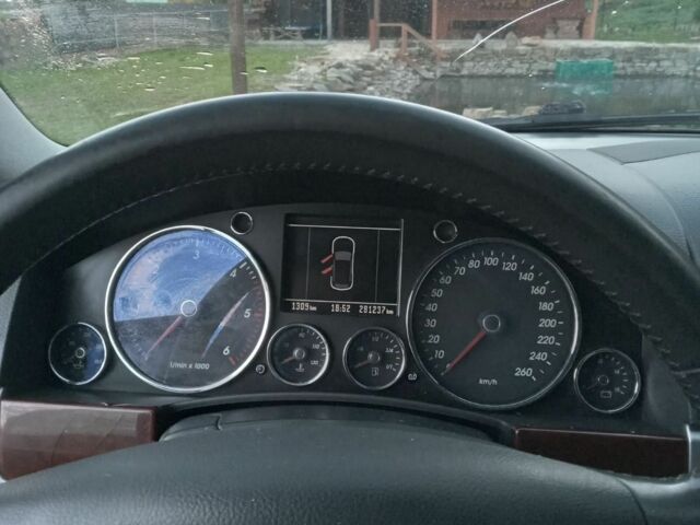 Черный Фольксваген Туарег, объемом двигателя 0 л и пробегом 281 тыс. км за 4500 $, фото 7 на Automoto.ua