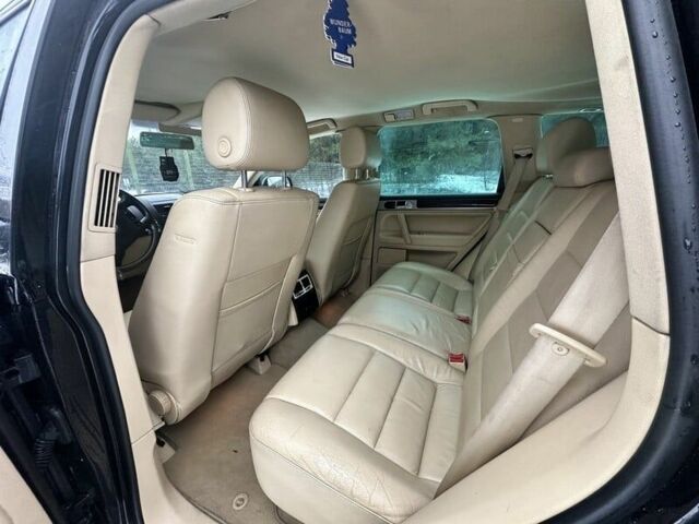 Черный Фольксваген Туарег, объемом двигателя 3 л и пробегом 295 тыс. км за 3636 $, фото 9 на Automoto.ua