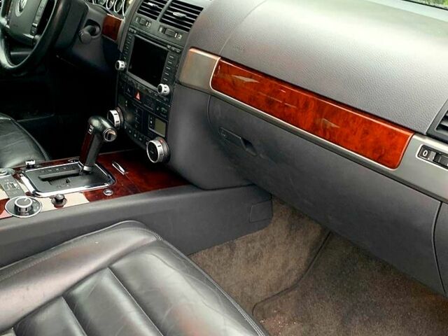 Черный Фольксваген Туарег, объемом двигателя 2.5 л и пробегом 218 тыс. км за 6500 $, фото 4 на Automoto.ua