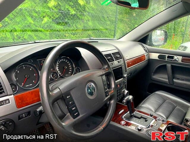 Черный Фольксваген Туарег, объемом двигателя 2.5 л и пробегом 218 тыс. км за 6500 $, фото 5 на Automoto.ua