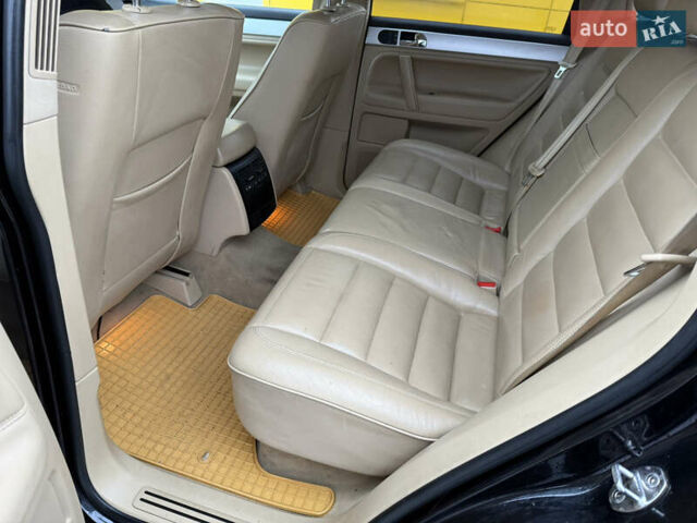 Черный Фольксваген Туарег, объемом двигателя 2.97 л и пробегом 329 тыс. км за 9500 $, фото 22 на Automoto.ua