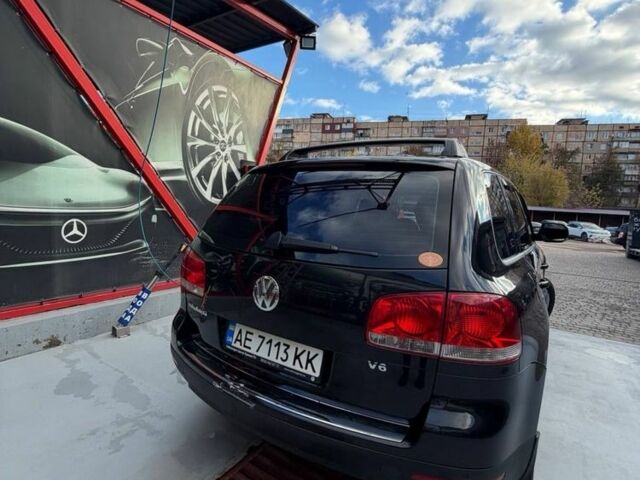 Черный Фольксваген Туарег, объемом двигателя 3.2 л и пробегом 320 тыс. км за 6600 $, фото 3 на Automoto.ua