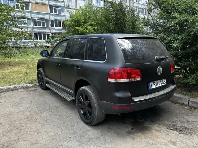 Черный Фольксваген Туарег, объемом двигателя 2.5 л и пробегом 270 тыс. км за 5500 $, фото 2 на Automoto.ua