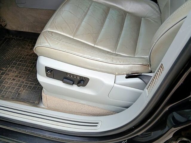 Черный Фольксваген Туарег, объемом двигателя 3.2 л и пробегом 303 тыс. км за 8950 $, фото 10 на Automoto.ua