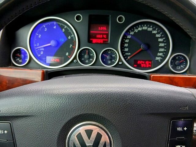 Черный Фольксваген Туарег, объемом двигателя 3.2 л и пробегом 303 тыс. км за 8950 $, фото 6 на Automoto.ua